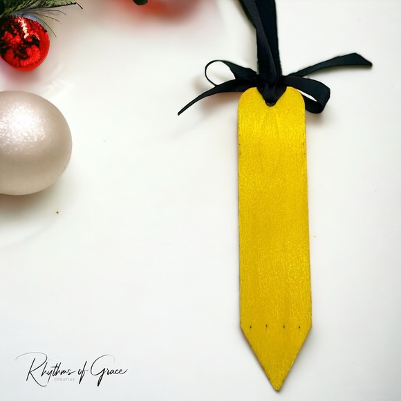 Personalized Ornament Perfect for Celebrating Your Child's First Year of School - Picture 4 of 11